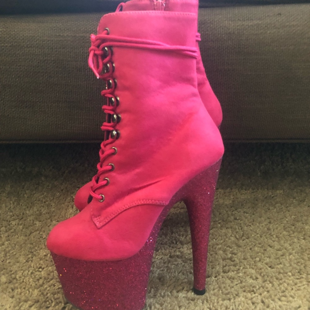BRAND NEW NEVER WORN Hot pink lace up stripper pole boots